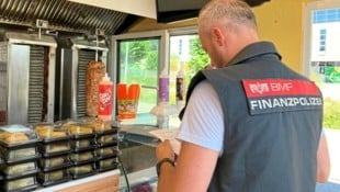 Aus Fleisch-Skandal nichts gelernt: Finanzpolizei kontrollierte wieder 221 Kebab-Standln und wurde fündig. (Bild: BMF)