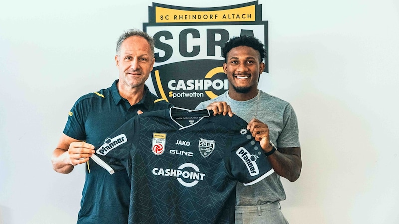 Roland Kirchler (l.) brought Gustavo Santos to Altach in July 2023. (Bild: Verein)