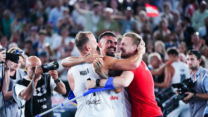 Exuberant jubilation among Austria's 3x3 basketball players (Bild: APA/EVA MANHART)