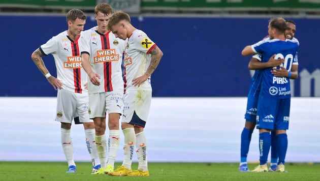 Hängende Köpfe bei den Rapidlern! Gestern enttäuschten alle Spieler. (Bild: GEPA pictures)