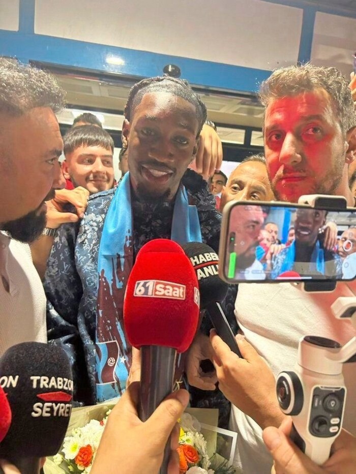 Mo Cham wurde bei Trabzonspor euphorisch empfangen.