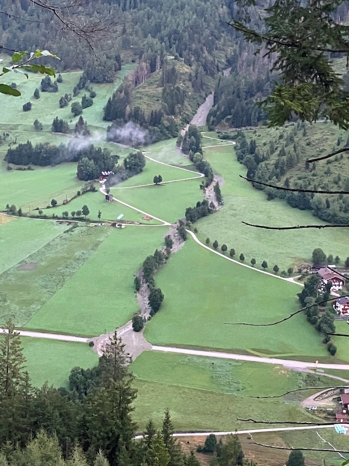 Geröll und Schlamm verlegten die Virgentalstraße.
