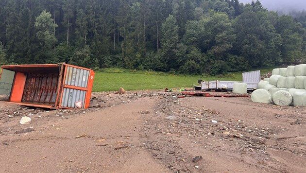 Eine hartnäckige Gewitterzelle richtete in Baldramsdorf enorme Schäden an.  (Bild: Elisa Aschbacher)