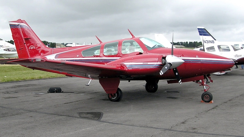 The crashed aircraft is believed to be a Beechcraft Baron. (symbolic image) (Bild: Wikipedia (gemeinfrei))