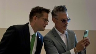 Verteidiger Martin J. Walser und Chris Töpperwien