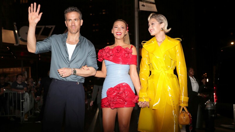 Gigi Hadid with Ryan Reynolds and Blake Lively (Bild: picturedesk.com/Giada Papini Rampelotto / dpa Picture Alliance)