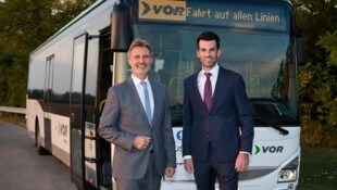 FPÖ-Verkehrslandesrat Udo Landbauer (rechts) holte den VOR-Boss Wolfgang Schroll schon im März ...