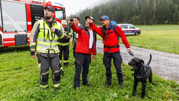 Over 100 emergency services searched for the wreckage. (Bild: Bernd Hofmeister)