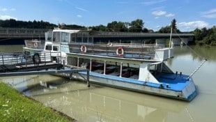 Direkt neben der Draubrücke rottet das Schiff vor sich hin. (Bild: Mößlacher Hannes)