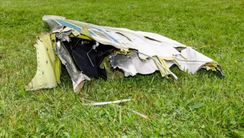 Part of the wreckage of the crashed small plane. (Bild: Bernd Hofmeister)