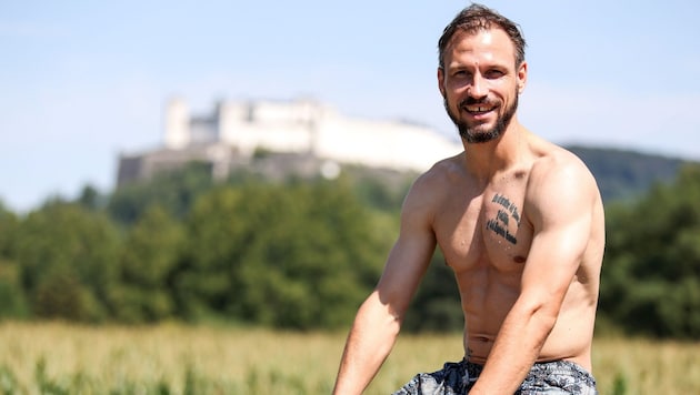 Andreas Ulmer posed for the "Krone" in front of the Salzburg High Fortress. (Bild: Tröster Andreas/ANDREAS TROESTER)