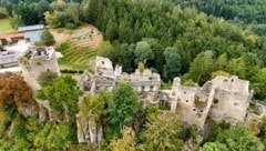 Der Campingplatz der Burgruine ist nach den umfangreichen Sondierungen wieder geöffnet. (Bild: TEAM FOTOKERSCHI / KERSCHBAUMMAYR)