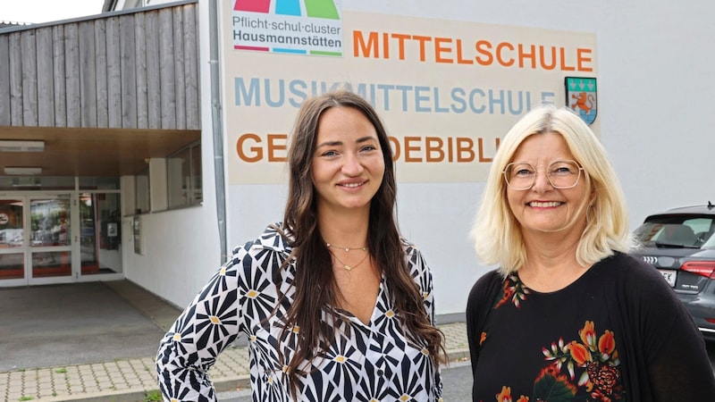 First day of the summer school in Hausmannstätten: Educators Sandra Krpic (left) and Claudia Genser welcome their protégés once again. (Bild: Jauschowetz Christian/Christian Jauschowetz)