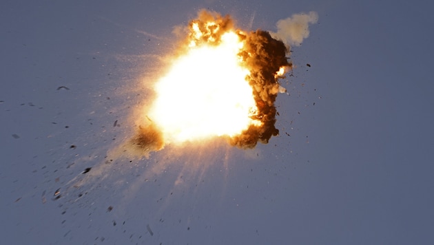 Israel was able to destroy most of the rockets from Lebanon while they were still in the air. (Bild: AFP/Jalaa MAREY)