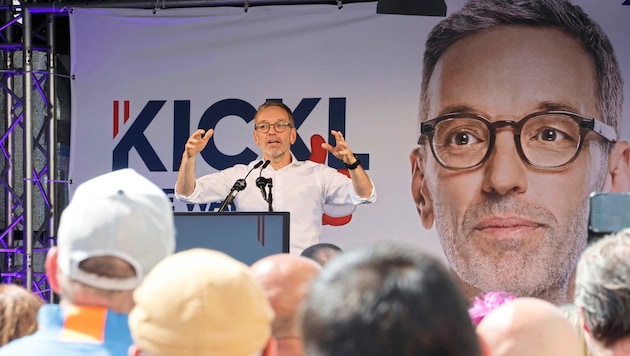 During his election campaign speech in Hallein, FPÖ leader Herbert Kickl went on a rant: he spoke of "hypocrites and incest". (Bild: Markus Tschepp)