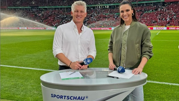 ARD-Moderatorin Esther Sedlaczek im Gespräch mit Experte Bastian Schweinsteiger. (Bild: instagram, krone.at-grafik)