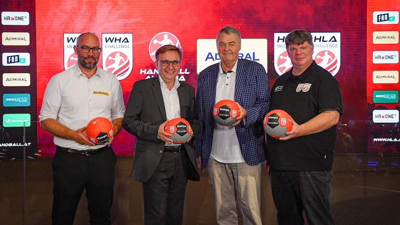 Christoph Edelmüller (HLA), Jürgen Irsigler (Admiral), Markus Plazer (ÖHB) und Stephen Gibson (WHA). (Bild: NOAH PRIGL BERUFR)