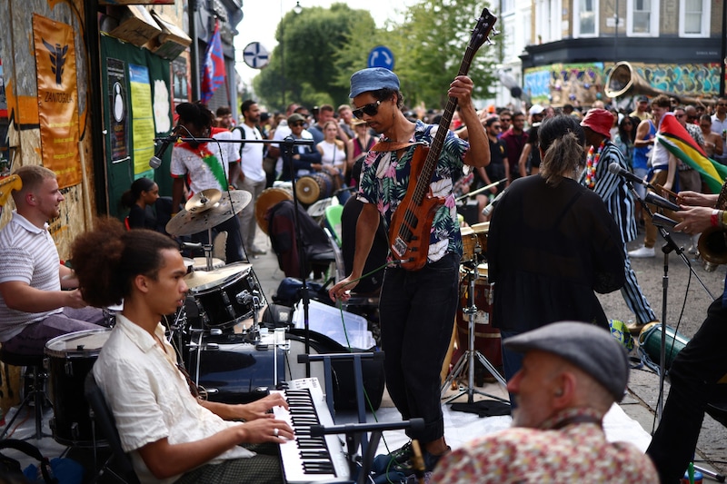 The Notting Hill Carnival was founded by immigrants from the Caribbean, has been celebrated for more than 50 years and is considered one of the largest street festivals in Europe. (Bild: AFP)