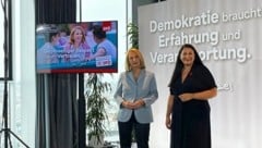 SPÖ-Wien-Spitzenkandidatin Doris Bures mit SPÖ-Wien-Landesparteisekretärin Barbara Novak (im Bild rechts) bei der Kampagnenpräsentation am Dach des Haus des Meeres  (Bild: Michael Pommer)