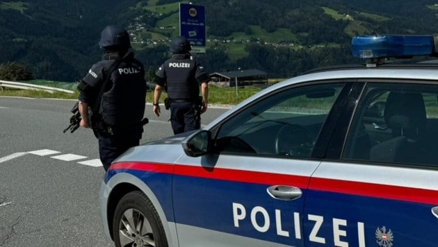 Police checkpoint shortly after the robbery. (Bild: Johanna Birbaumer)