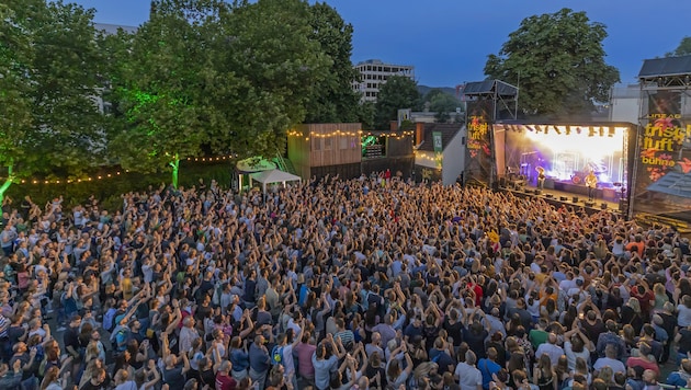 Beliebt im Sommer: FrischLuft Bühne im Linzer Posthof (Bild: Gregor Hartl )