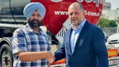 SPÖ-Landesgeschäftsführer Wolfgang Zwander steht Gurdial-Singh Bajwa zur Seite. (Bild: SPÖ NÖ)