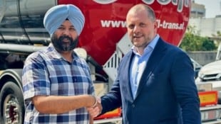 SPÖ-Landesgeschäftsführer Wolfgang Zwander steht Gurdial-Singh Bajwa zur Seite. (Bild: SPÖ NÖ)