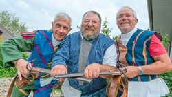 30 Jahre Wiesenmarkt-Mittelalterbotschafter: Manfred Hanin, Martin Dobnigg, Paul Močilnik (Bild: Evelyn Hronek/EVELYN HRONEK)