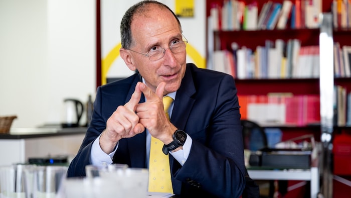 Peter Filzmaier ist Professor für Politikwissenschaft an der Universität für Weiterbildung Krems ...