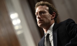 Mark Zuckerbergs Facebook-Konzern Meta liefert sich ein KI-Wettrennen mit Google, Microsoft und ...
