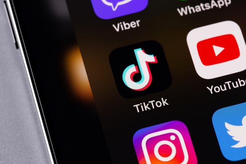 Social Media-Plattformen wie TikTok nutzte der Angeklagte für Straftaten. (Bild: stock.adobe.com/prima91 )