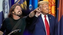 „Was willst du dagegen tun?“, schien Trump zu deuten. Und Dave Grohl zeigte es dem Ex-Präsidenten auf amüsante Weise. (Bild: Krone KREATIV/AP/Eduardo Verdugo, AP/Paul Sancya)