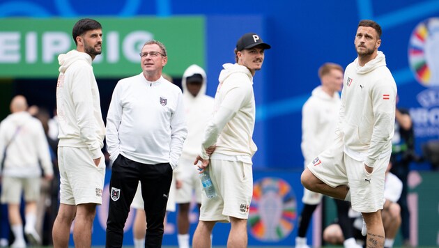 Ralf Rangnick (2nd from left) is faced with a precarious situation at striker. (Bild: AP ( via APA) Austria Presse Agentur/APA/GEORG HOCHMUTH)