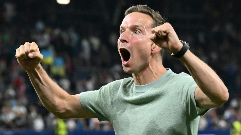 Euphorischer Jubel bei Trainer Pep Lijnders nach dem Einzug in die Champions League. (Bild: APA Pool/APA/BARBARA GINDL)