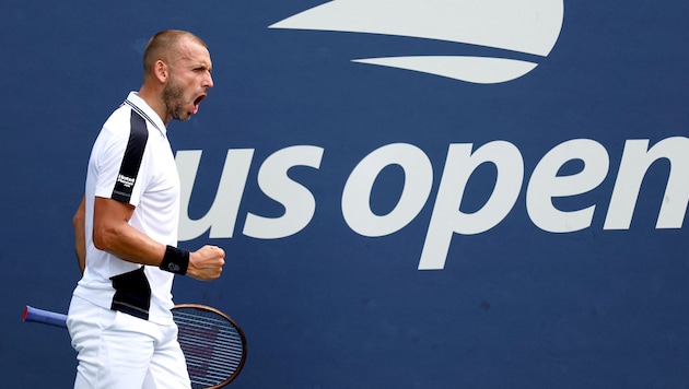 Dan Evans entscheidet den Tennis-Krimi gegen  Karen Chatschanow für sich.  (Bild: Getty Images/JAMIE SQUIRE)