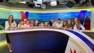 Die Kinder sind für einen Tag in die Rolle eines TV-Menschen geschlüpft. (Bild: krone.tv)