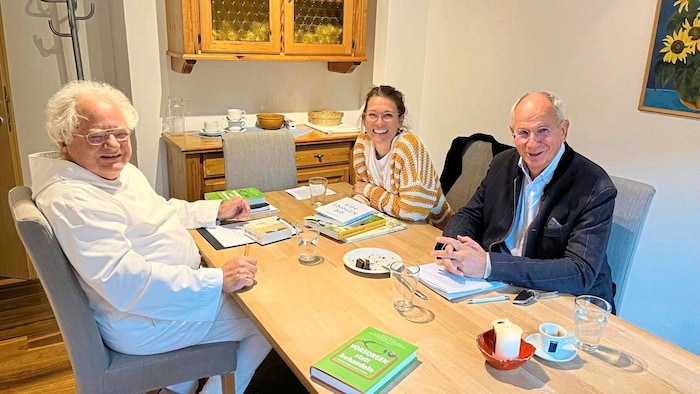 Sharing knowledge in threes: With herbal expert and mountain farmer Julia Moretti.
