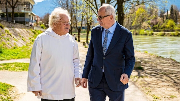 Father Pausch and Professor Dr. Rudolf Likar discussing traditional and monastic medicine.