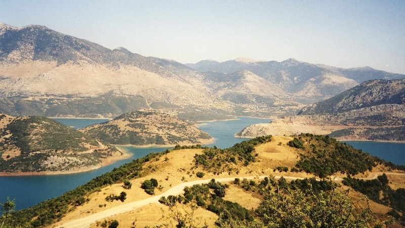 The Mornos reservoir was flooded to supply the Greek capital with fresh water. (Bild: Wikipedia/ Future Perfect at Sunrise (CC BY-SA 3.0))