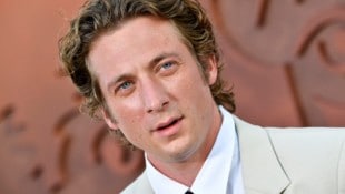 Jeremy Allen White hat sich für seine Rolle Bruce Springsteen auf Recherche auf YouTube begeben.