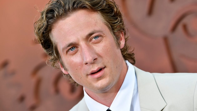 Jeremy Allen White did some research on YouTube for his role as Bruce Springsteen. (Bild: APA/AFP/VALERIE MACON)