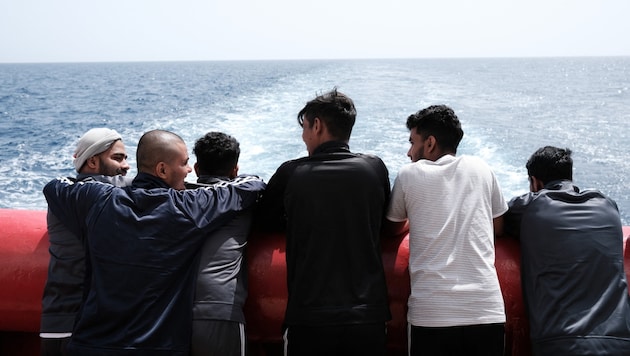 Migrants from Bangladesh in the Mediterranean (symbolic image) (Bild: APA/AFP)