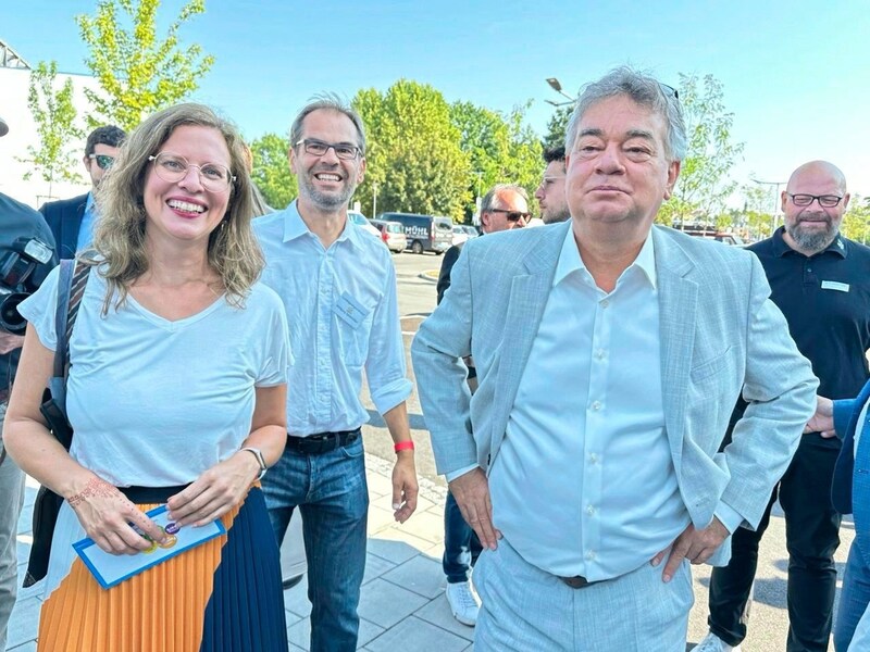 Landtagsabgeordnete Anja Haider-Wallner und Landtagsabgeordneter Wolfgang Spitzmüller begrüßten Vizekanzler Werner Kogler in Oberwart. (Bild: Christian Schulter/Christian schulter)