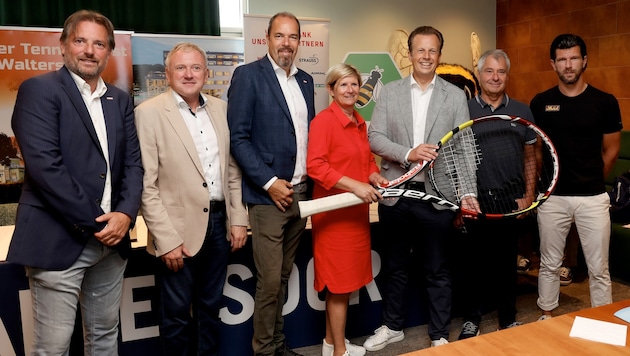 Bad Waltersdorf Trophy Tournament Manager Sascha Freitag, Mayor Johann Fiedler, ÖTV Vice-President Jürgen Roth, Styrian Association President Barbara Muhr, Styrian Provincial Councillor for Sport Karlheinz Kornhäusl, Tournament Director Peter Westner and ÖTV Davis Cup Captain Jürgen Melzer are optimistic about the events. (Bild: GEPA pictures)