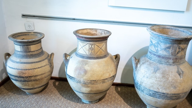 Jars in the Hecht Museum in Israel (Bild: stock.adobe.com/elenarostunova)