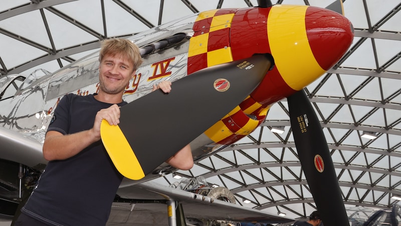 Aircraft technician Walter Möslinger specializes in the old "warbirds" (Bild: Markus Tschepp)