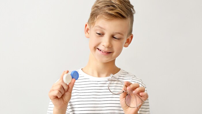 Wichtig ist, eine Sehschwäche möglichst früh zu entdecken und zu behandeln, etwa mit einer ...