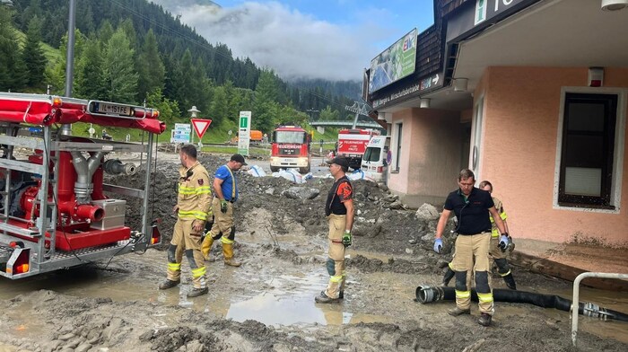 Die Feuerwehren leisteten in St. Anton großartige Arbeit.