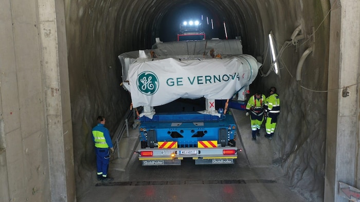 The heavy transport moves towards its destination in the interior of the mountain