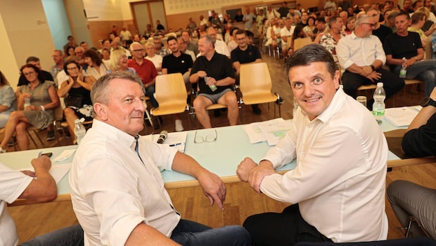 Citizens' meeting in Söchau this summer with local leaders Josef Kapper (left) and Franz Jost. (Bild: Jauschowetz Christian/Christian Jauschowetz)